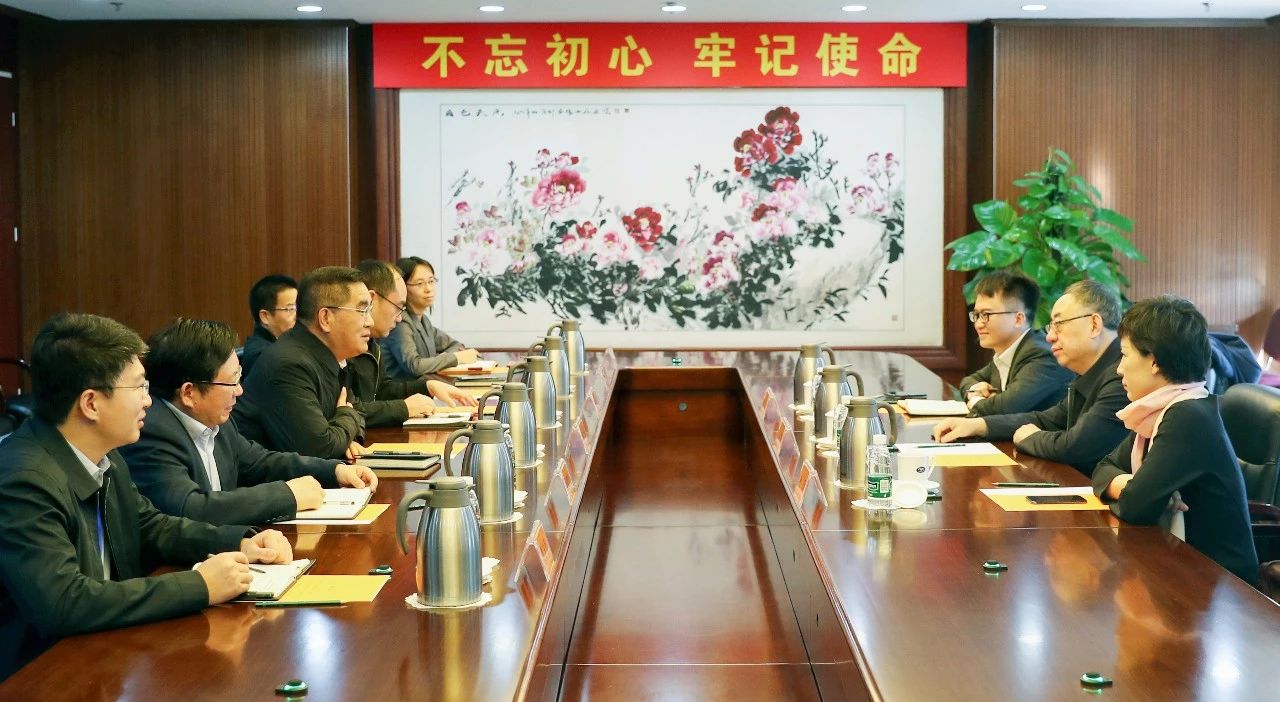 姜仁鋒會(huì)見中國(guó)國(guó)新黨委委員、總會(huì)計(jì)師劉學(xué)詩 